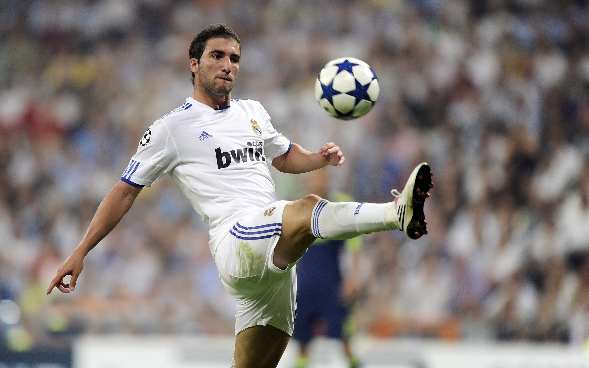 当绿衫军之星照亮德州之夜，塔图姆如何用个人能力重新定义开拓者